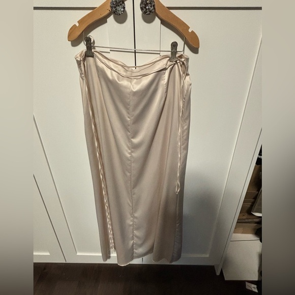 Zara cargo style skirt NWT’s size medium - Picture 2 of 8